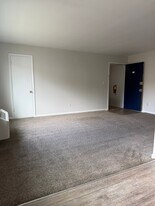 2412 Azalea Garden Rd, Unit 210 in Norfolk, VA - Building Photo