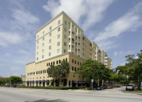 Douglas Grand in Coral Gables, FL - Foto de edificio - Building Photo