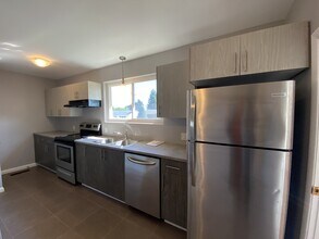 66 Terris Ave in Moncton, NB - Building Photo - Building Photo