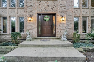 985 Chapel Ct N in Glen Ellyn, IL - Building Photo - Building Photo