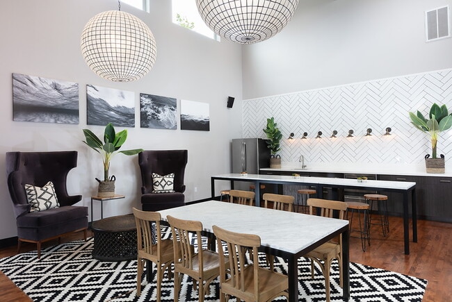 Crow Canyon in San Ramon, CA - Foto de edificio - Building Photo