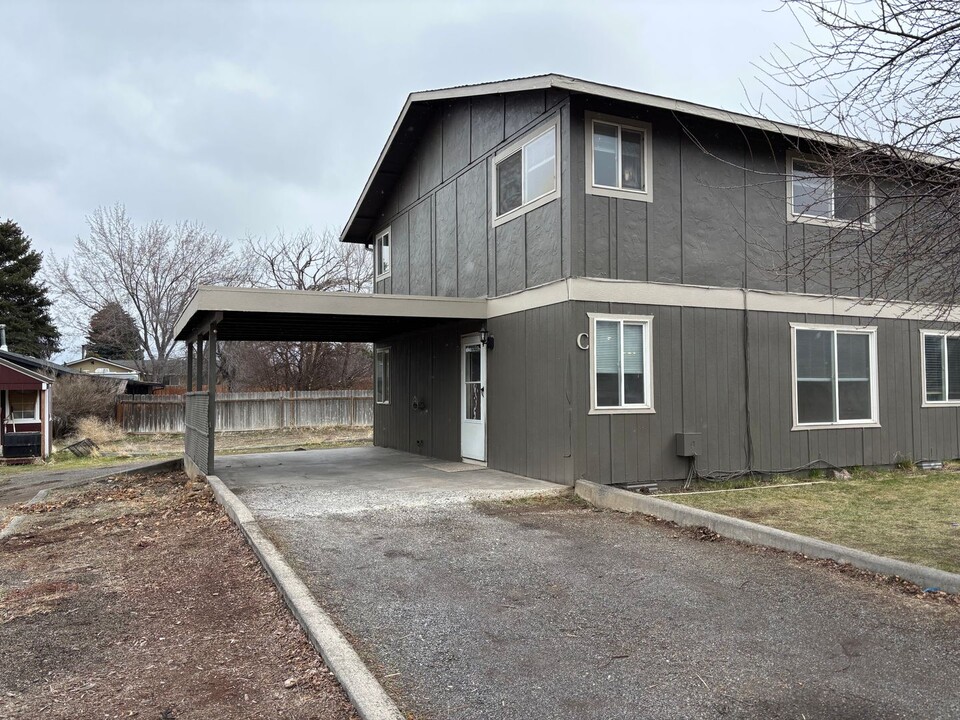 62970 Florence Dr in Bend, OR - Building Photo