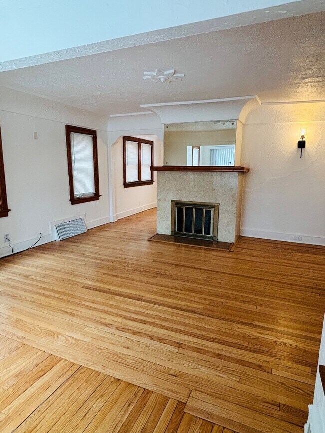 7126 W Congress St in Milwaukee, WI - Building Photo - Building Photo