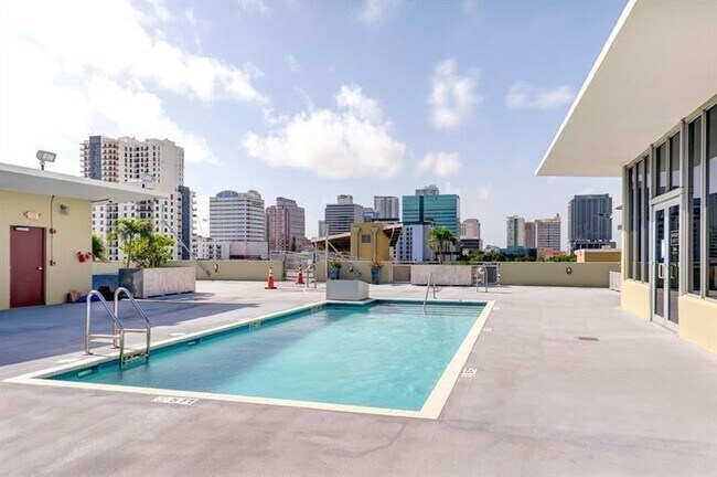 435 N Andrews Ave, Unit 402 in Fort Lauderdale, FL - Foto de edificio - Building Photo