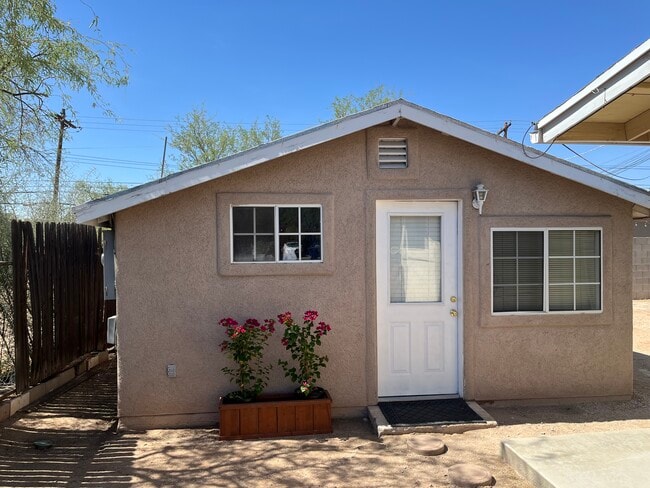 property at 810 E Adams St