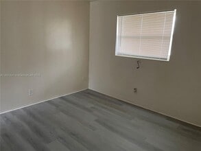 2450 Lincoln St in Hollywood, FL - Building Photo - Building Photo