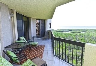 6001 Pelican Bay Blvd in Naples, FL - Building Photo - Building Photo