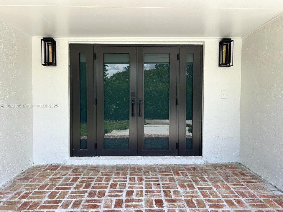 12100 NW 6th St in Plantation, FL - Building Photo