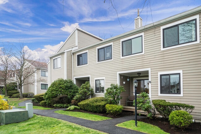 82 Park Dr in Mt Kisco, NY - Building Photo - Building Photo