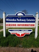 Minooka Parkway Estates in Waukesha, WI - Foto de edificio - Building Photo