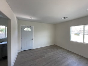 2910 S Budlong Ave in Los Angeles, CA - Building Photo - Building Photo