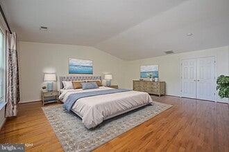 8324 Tenbrook Dr in Gainesville, VA - Foto de edificio - Building Photo