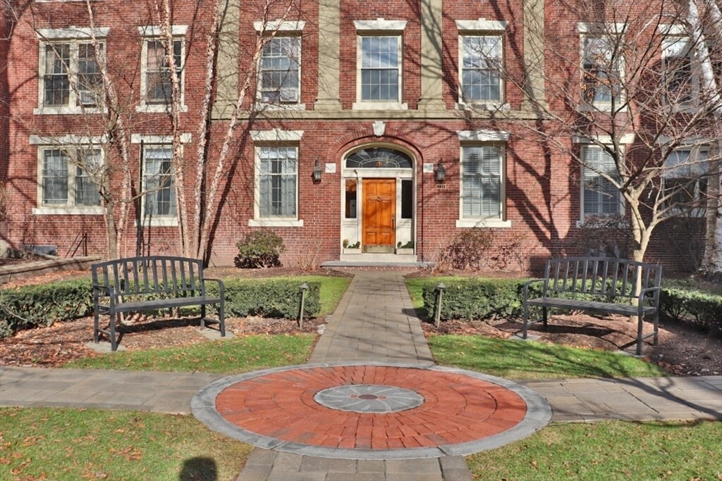 141 Beaconsfield Rd in Brookline, MA - Building Photo