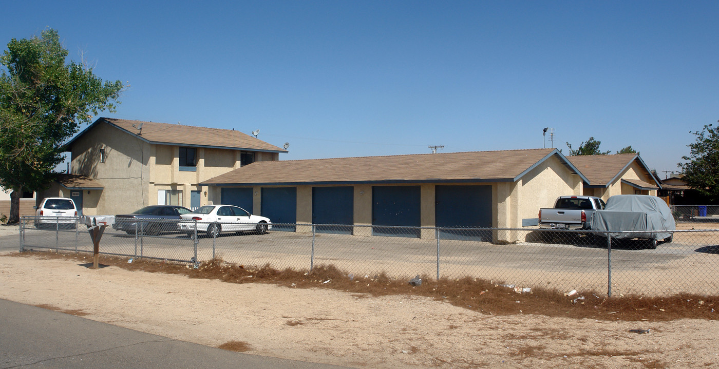 20994 Sioux Rd in Apple Valley, CA - Building Photo