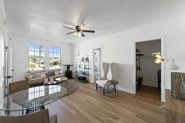 The Monroe at Virgil Village in Los Angeles, CA - Foto de edificio - Interior Photo