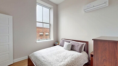 Reid & Hughes in Norwich, CT - Foto de edificio - Building Photo