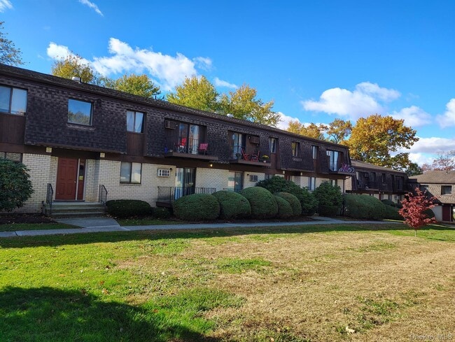 1601 Cherry Hill Dr in Arlington, NY - Building Photo - Building Photo