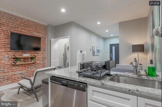 3221 Noble St, Unit 3 in Baltimore, MD - Foto de edificio - Building Photo