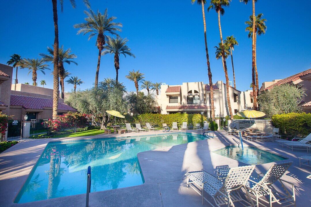 2700 Lawrence Crossley Rd in Palm Springs, CA - Building Photo