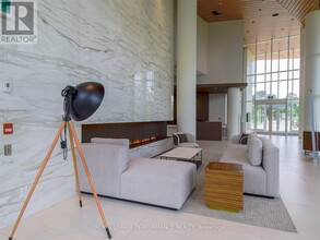 20-1120 Brin Dr in Toronto, ON - Building Photo - Building Photo