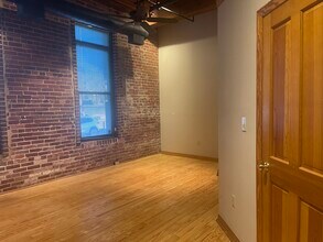 230 W Tazewell St, Unit 105 in Norfolk, VA - Foto de edificio - Building Photo