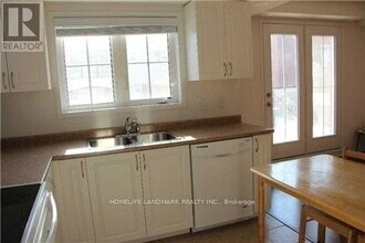 2464 Post Rd in Oakville, ON - Building Photo - Building Photo