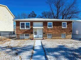 2421 N Division St, Unit 2421 in Davenport, IA - Building Photo