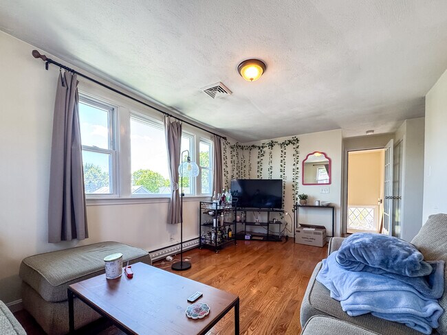 76 Dunboy St, Unit 2 in Boston, MA - Building Photo - Building Photo