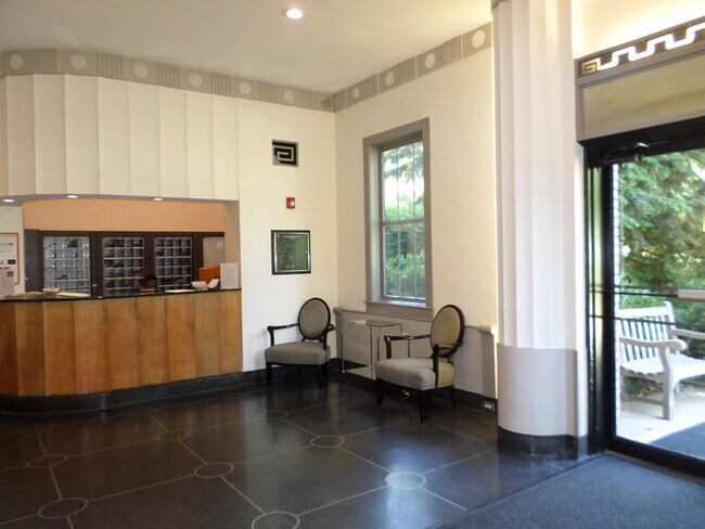 3901 Cathedral Ave NW in Washington, DC - Building Photo - Building Photo