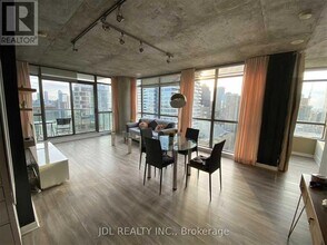 285 Mutual St in Toronto, ON - Building Photo - Building Photo