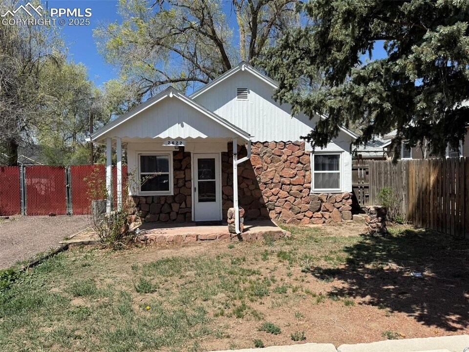 2622 E Boulder St in Colorado Springs, CO - Building Photo