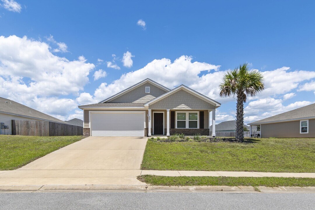 685 Whispering Creek Ave in Freeport, FL - Building Photo