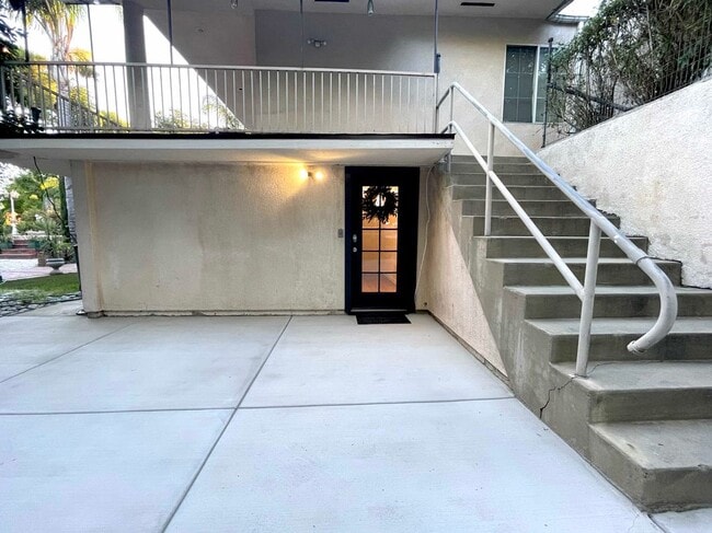 property at 3141 Hillview Dr N