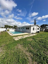 8822 SW 41st Terrace in Miami, FL - Building Photo - Building Photo