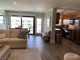 3450 Gulf Shore Blvd N in Naples, FL - Building Photo
