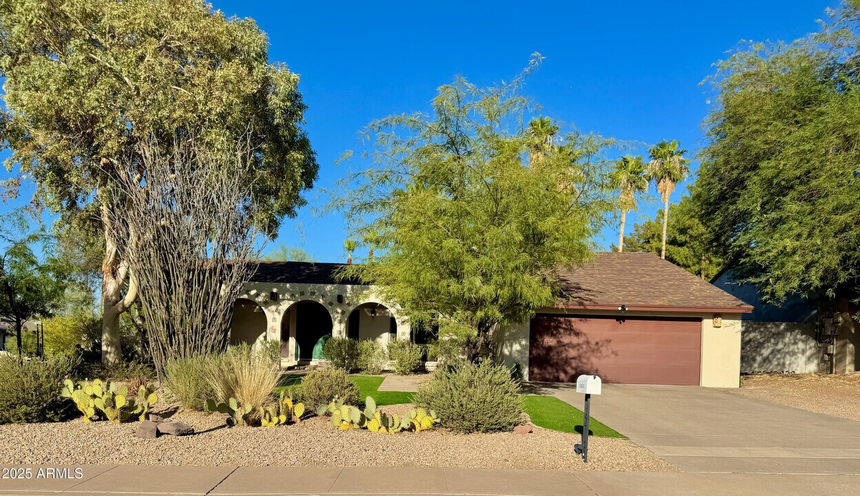 10655 North 22nd St in Phoenix, AZ - Building Photo