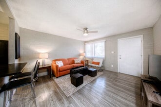 Spring Leaf Apartments in Tempe, AZ - Building Photo - Building Photo
