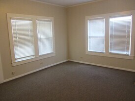 3002 Montgomery Rd in Huntsville, TX - Building Photo