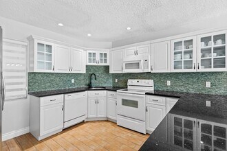 3791 NW 84th Ave, Unit 1F in Sunrise, FL - Building Photo - Building Photo