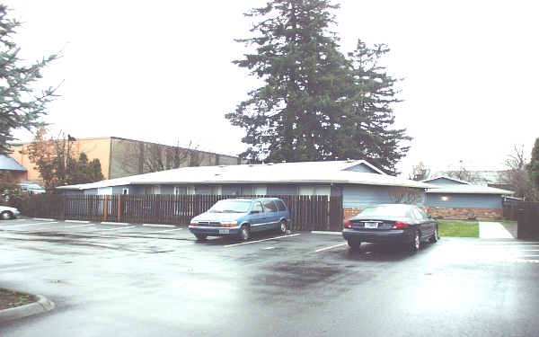 622 SE 146th Ave in Portland, OR - Foto de edificio - Building Photo