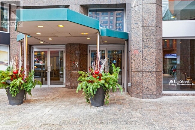 38 Elm St in Toronto, ON - Building Photo - Building Photo