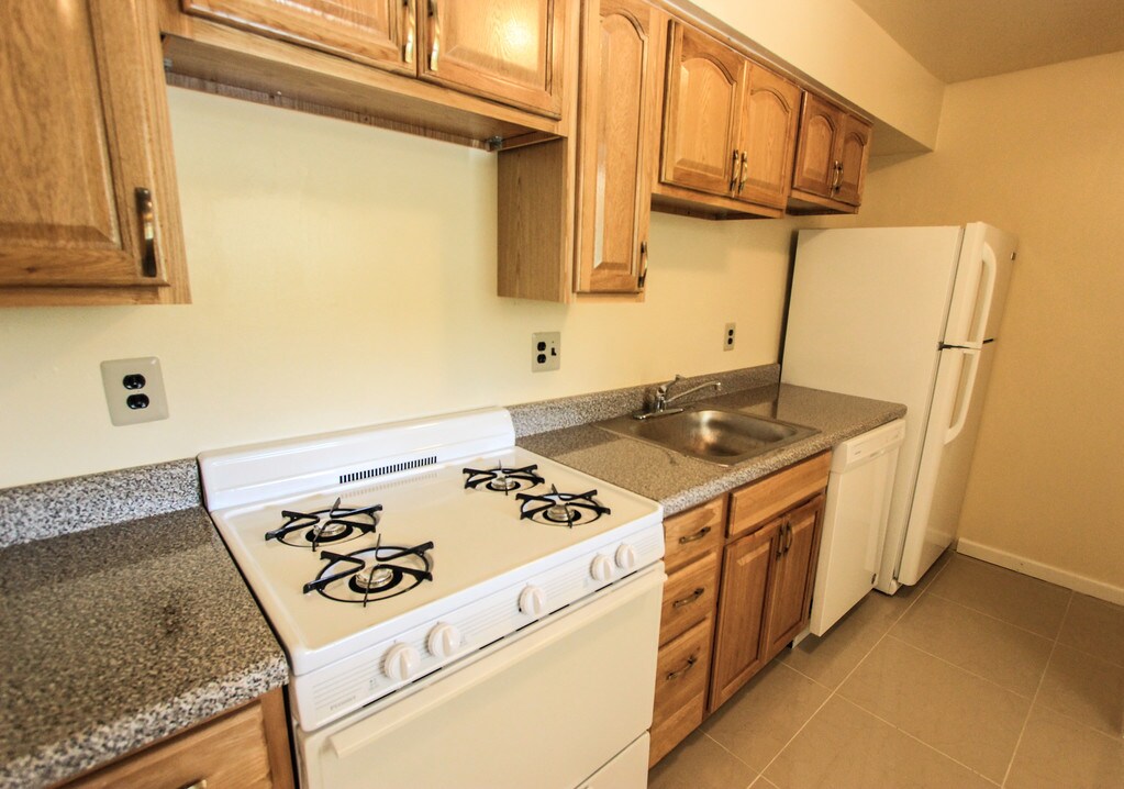 Brooklawn Gardens Apartments Parlin, NJ Apartments For Rent