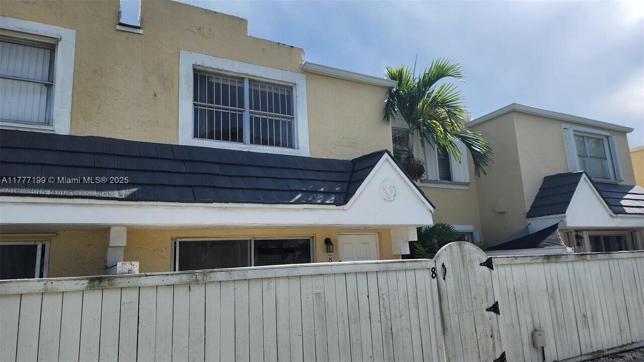 4540 SW 68th Ct Cir in Miami, FL - Building Photo