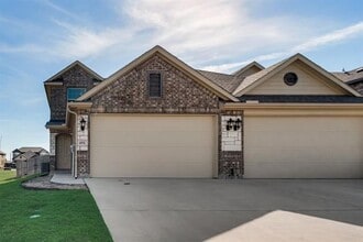 4931 Sanger Cir Dr in Sanger, TX - Building Photo - Building Photo