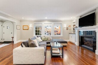 8 Vernon St in Newton, MA - Building Photo - Building Photo