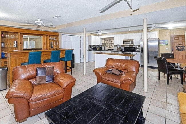 property at 728 Saybrook Cir NW
