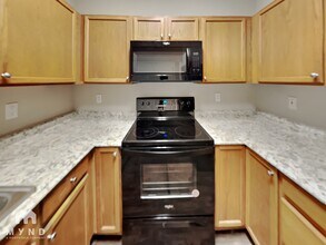 1685 Camden Forrest Way, Unit 701 in Riverdale, GA - Foto de edificio - Building Photo