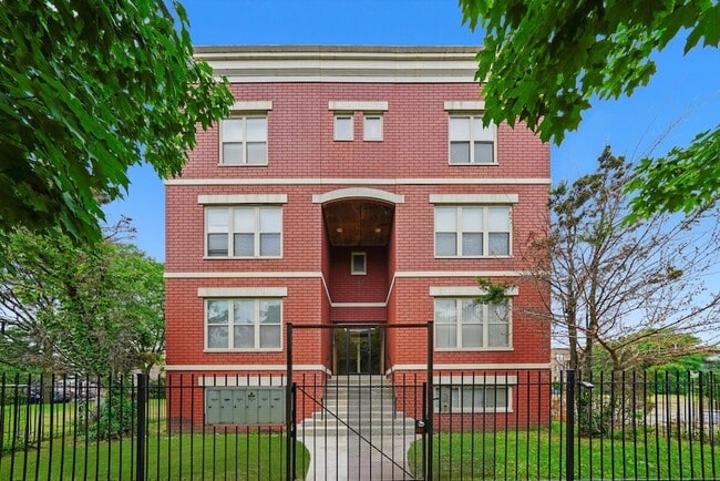 property at 6220 S Kenwood Ave