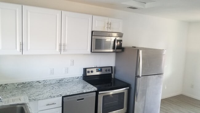 8069 Darryl St, Unit Studio in Lemon Grove, CA - Foto de edificio - Building Photo