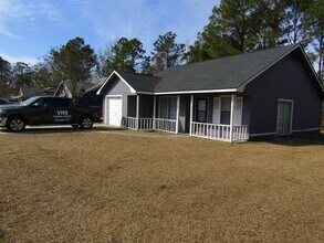 606 Hampton St in Hinesville, GA - Foto de edificio - Building Photo